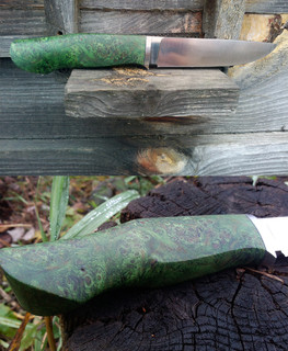 нож с зеленой деревянной рукояткой