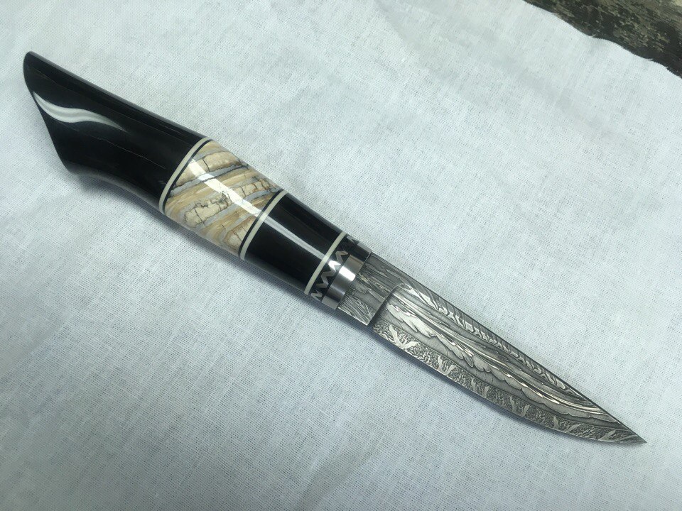 красивый нож авторской работы с рукояткой козья ножка, черного цвета с бивнем мамонта и клинком из дамаска в Туле