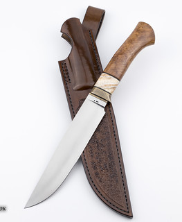 Нож "По мотивам Боуи" из 95Х18 от Александра Мартынюка (Emfitemzis). Рукоятка бронза, стаб. зуб мамонта, кап айронвуда.
