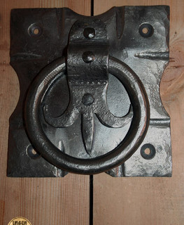 кованый дверной молоток на ворота