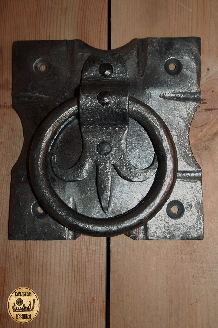 кованый дверной молоток на ворота