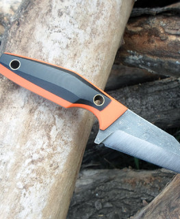 маленький тактический нож с черно-оранжевой пластиковой рукояткой из G10 в Магнитогорске, Челябинске