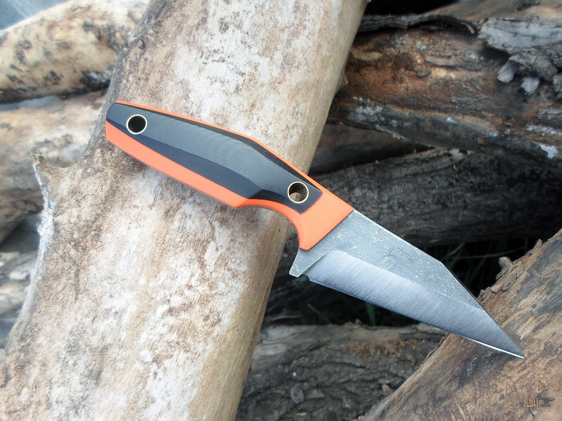 маленький тактический нож с черно-оранжевой пластиковой рукояткой из G10 в Магнитогорске, Челябинске 