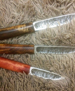 авторские кованые якутские ножи для правши ручной работы с красной и коричневой рукояткой в Торжке, Твери
