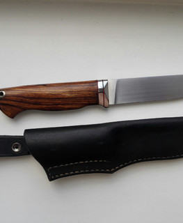 охотничий нож ручной работы из Элмакс с прямыми спусками и лезвием в Пензе
