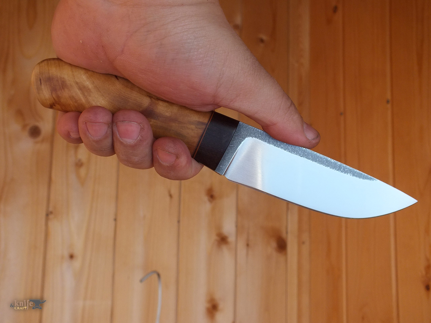 недорогой нож ручной работы для рыбалки светлая рукоятка из карельской березы в Набережных Челнах (Татарстане)