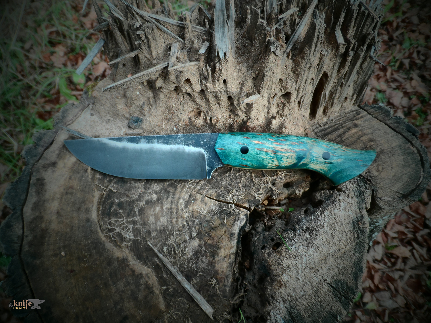 средний шкуросъемный нож фултанг ручной работы с зеленой деревянной рукояткой в Ярославле