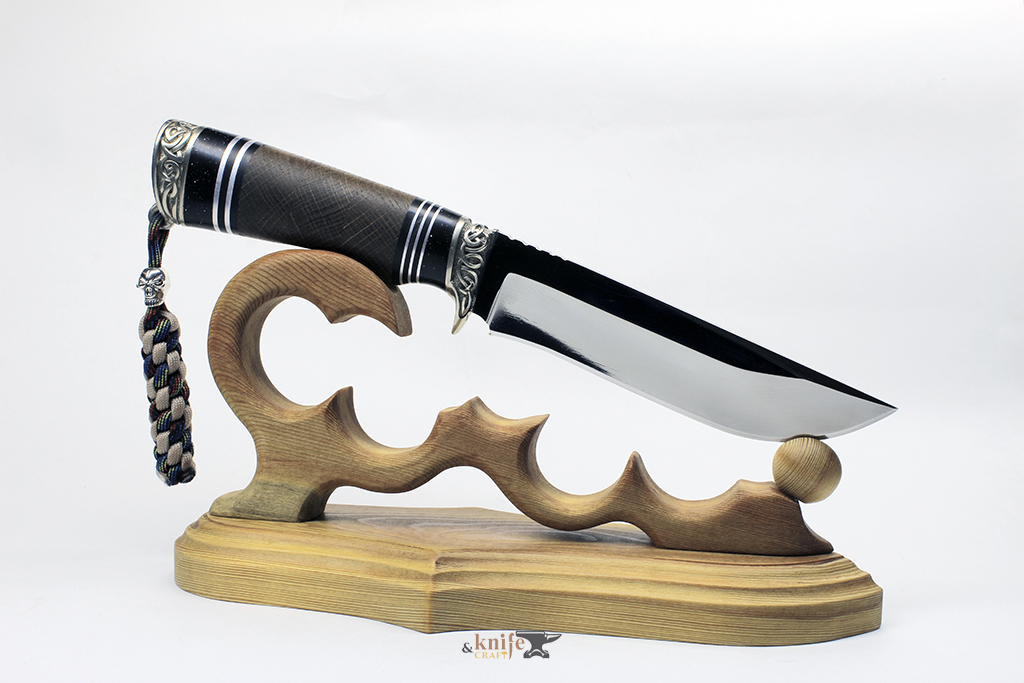 нож на деревянной подставке, мастер Геннадий Немов из Самары
