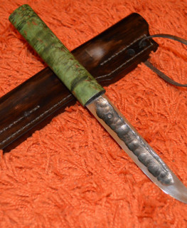 Кованый якутский нож для хоты в Москве из шх 15 и зеленой рукояткой из карельской березы