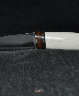 малый охотничий нож ручной работы с белой рукояткой из рога лося и клинок кованая х12мф в Моске, Химки