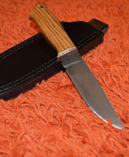 простой кованый нож охотничий в Москве из у 12 и рукояткой из зебрано
