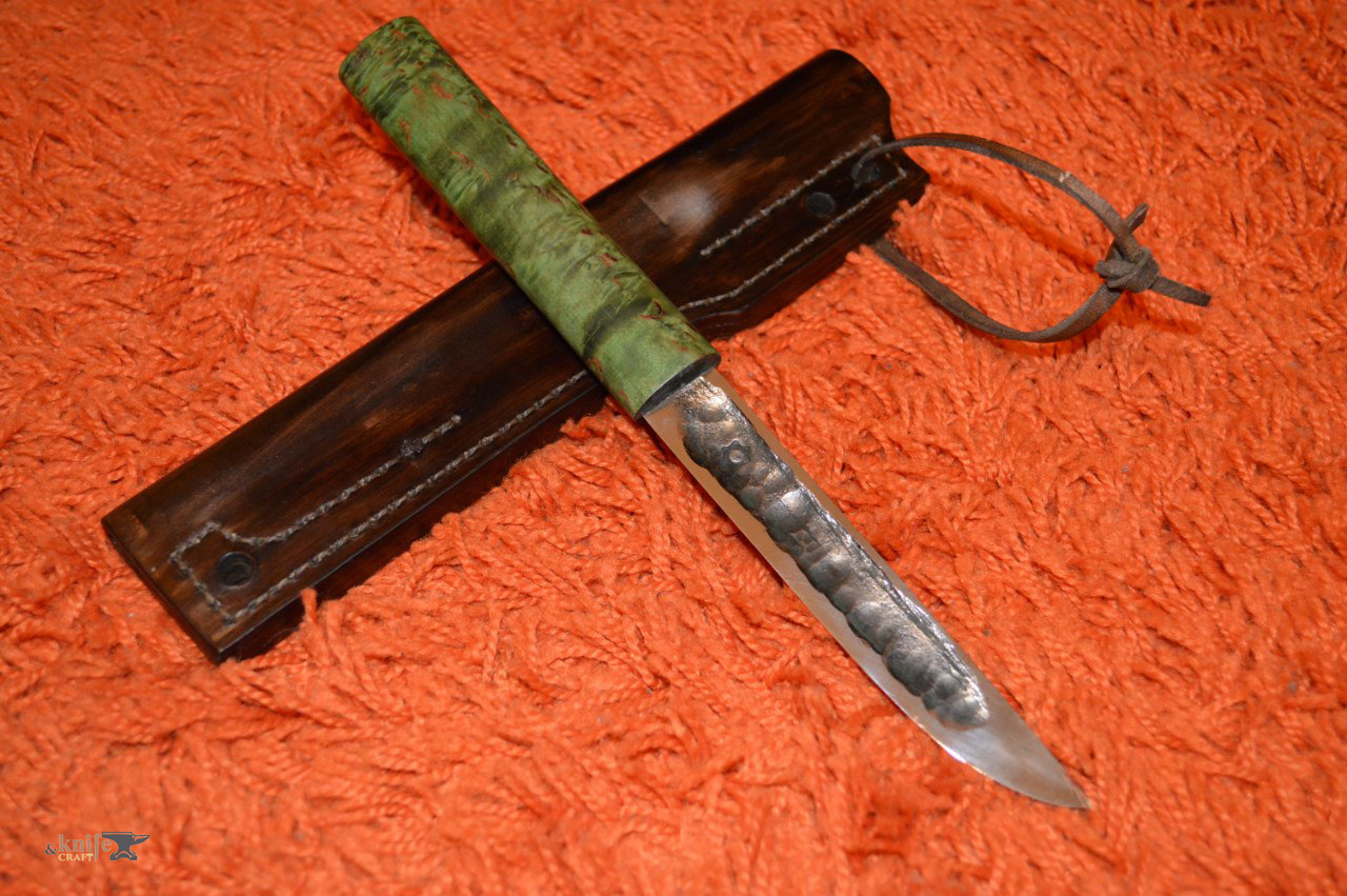 Кованый якутский нож для хоты в Москве из шх 15 и зеленой рукояткой из карельской березы