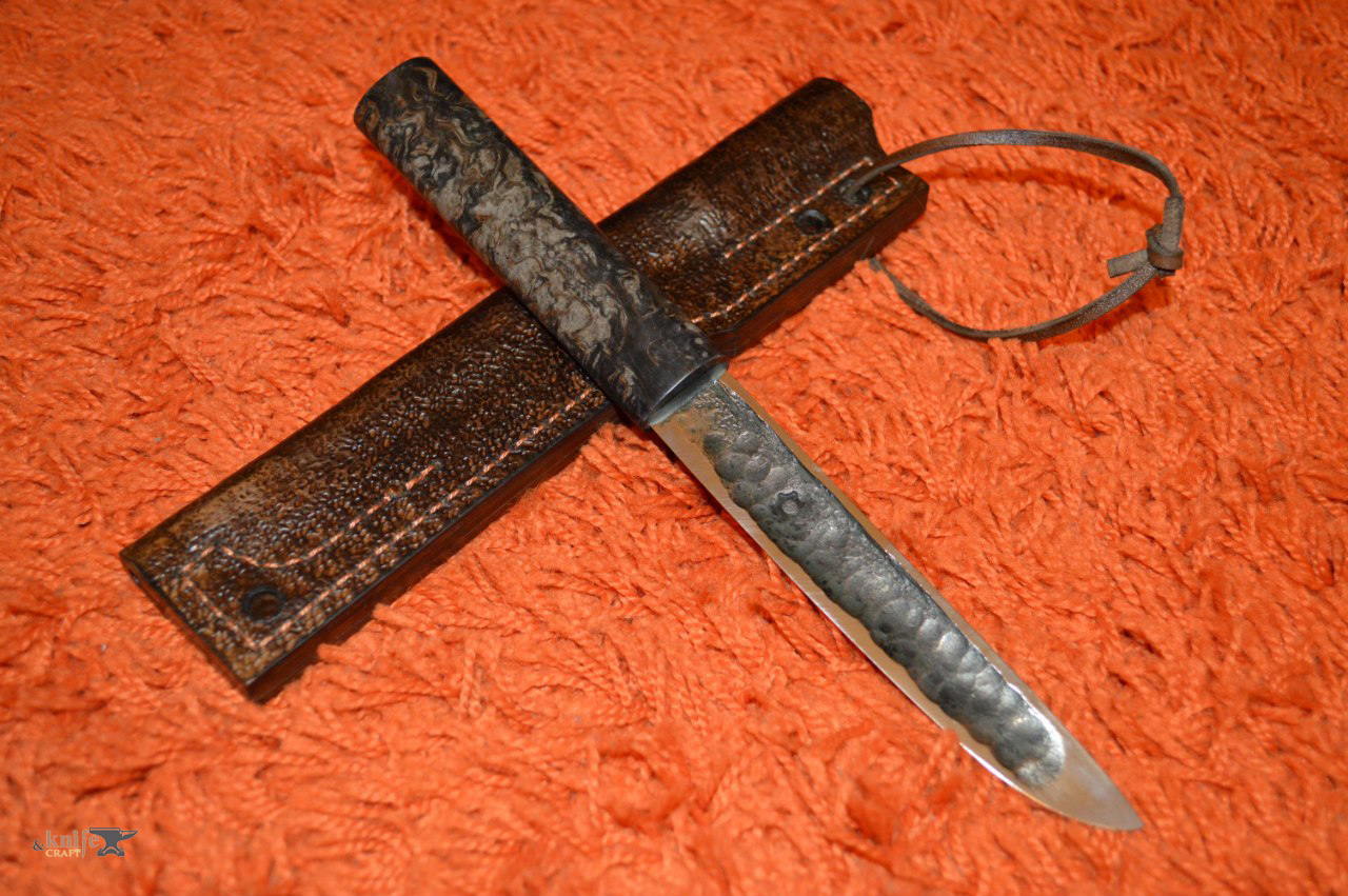 Кованый якутский нож для хоты в Москве из шх 15 и рукояткой из карельской березы