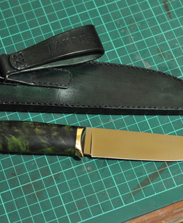 нож изумрудный с зеленой красивой рукояткой и ножнами из кожи в Воркуте, Коми